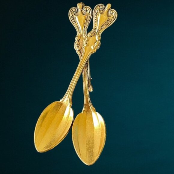 Vintage Gold Tone Spoon Brooch Tiny Fluted Double Spoons Victorian Revival Pin - Picture 1 of 6